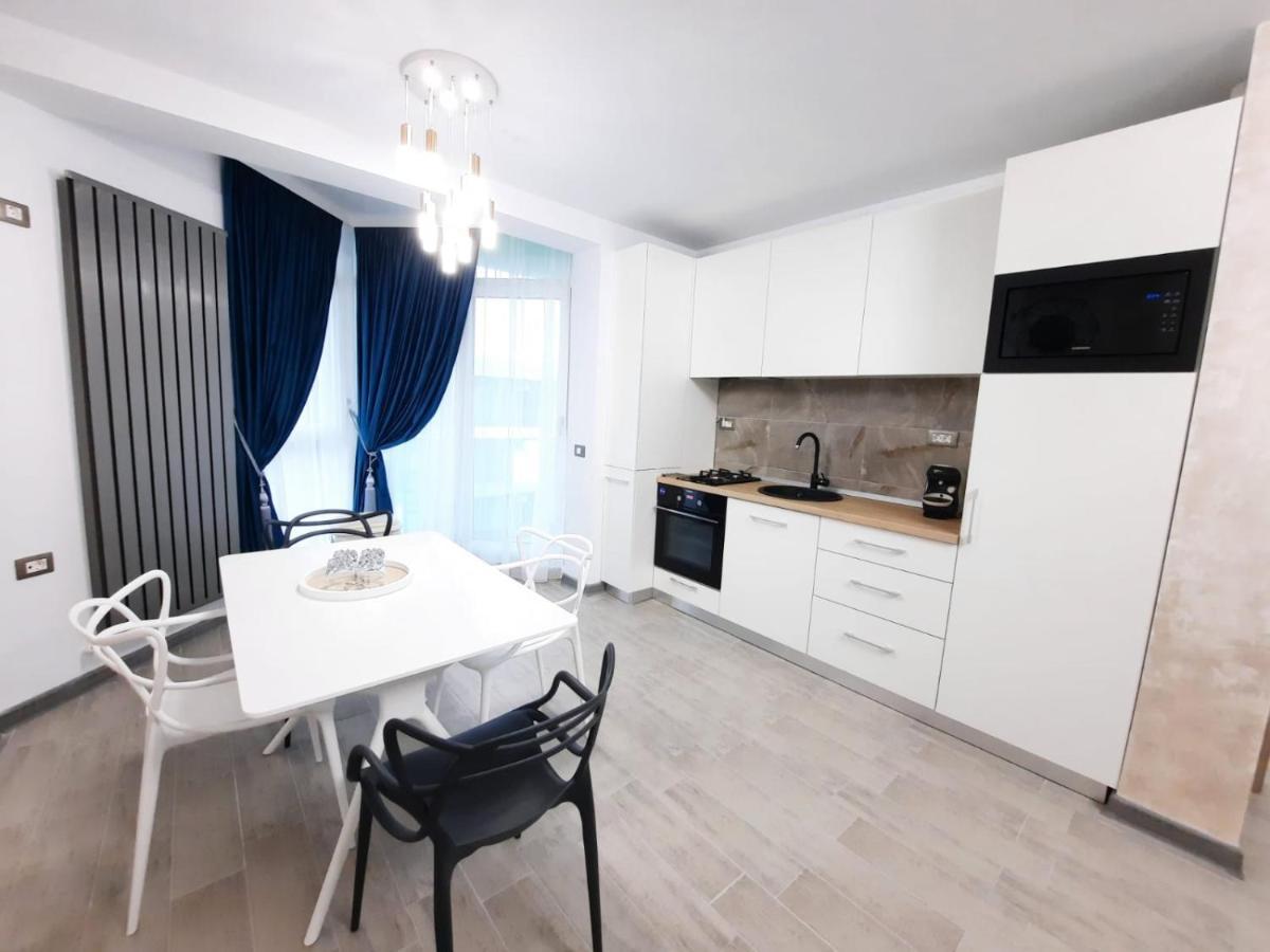 Apartament Rebeca Lux By Alezzi Beach Resort Năvodari Exteriör bild